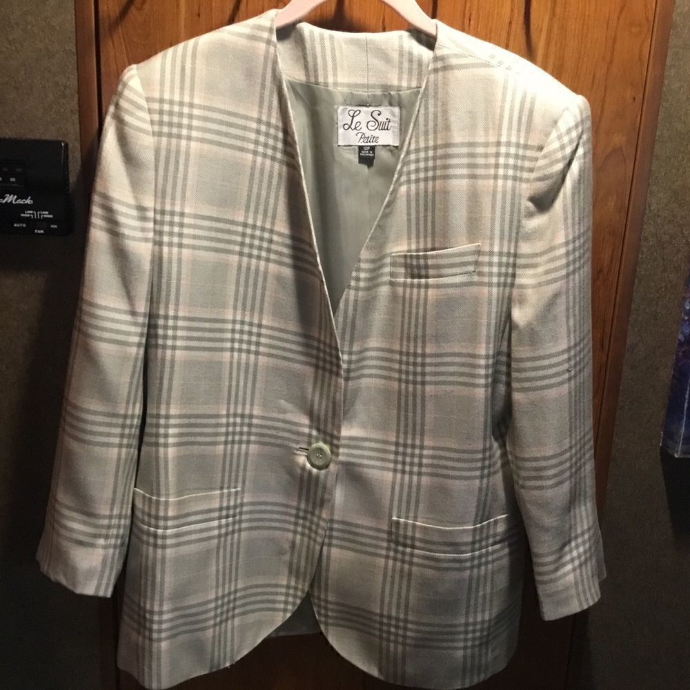 NWOT. LeSuit Brand Women’s 12 Petite Tan, Cream Light Apricot Plaid Dress Jacket